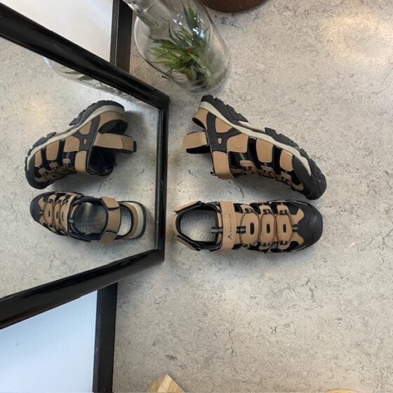 Lukket brun herresandal fra Whistler med avtakbar hælrem