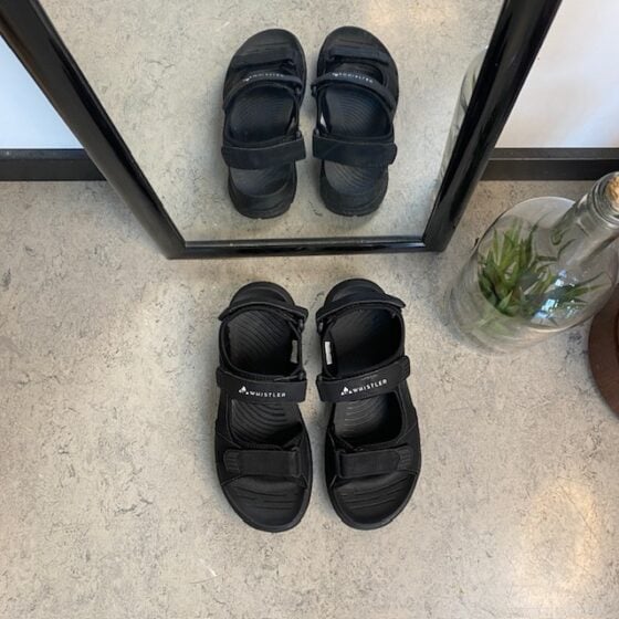 Svart herre-natursandal fra Whistler med god fotsvangstøtte