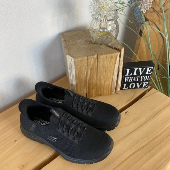 Svart Skechers slip-ins med fotbuestøtte