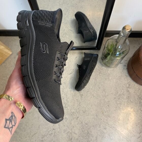 Svart Skechers slip-ins med fotbuestøtte