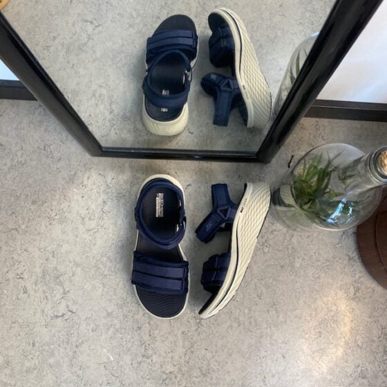 Skechers Max Cushioning Elite 2.0 Sandal med god buestøtte
