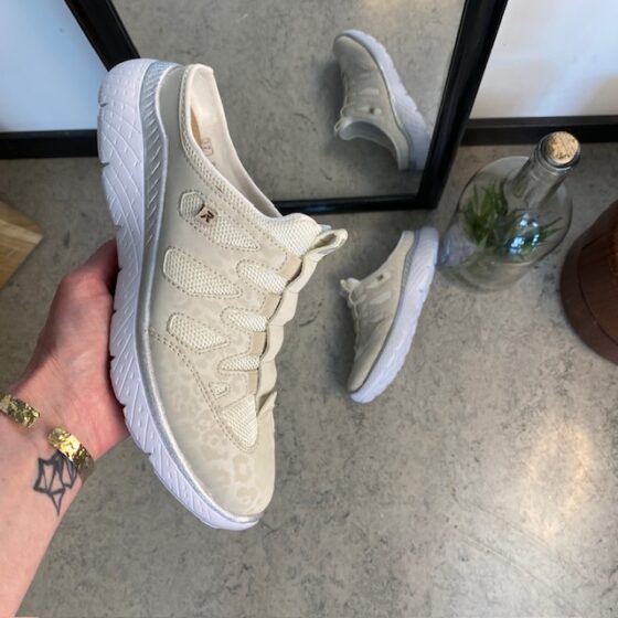 Lettvekt slip-on sko fra Rieker