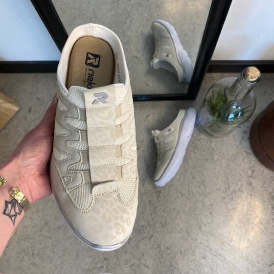 Lettvekt slip-on sko fra Rieker