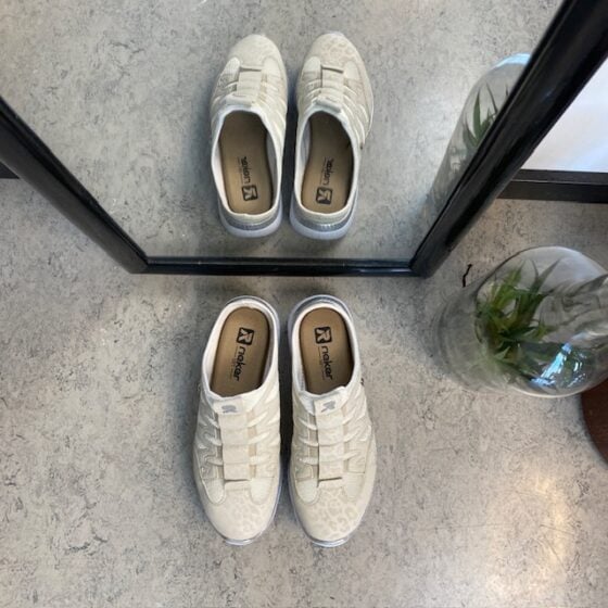 Lettvekt slip-on sko fra Rieker