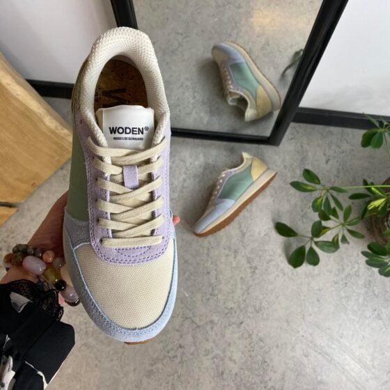 Woden sneakers med støttende buer og komfort