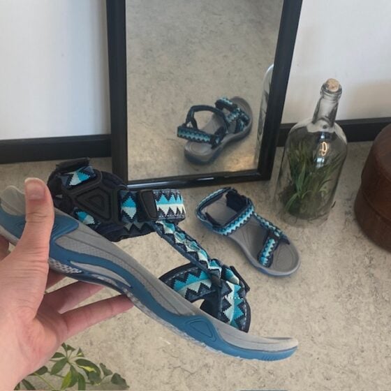 Sporty tursandal fra CMP med komfort og støtte – blå mønstret lettvektsmodell