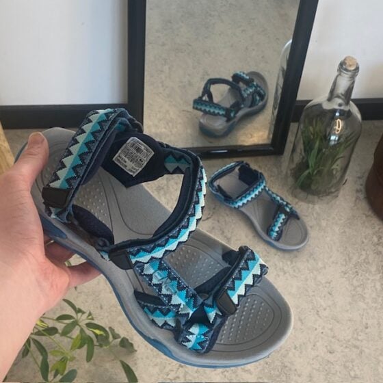 Sporty tursandal fra CMP med komfort og støtte – blå mønstret lettvektsmodell
