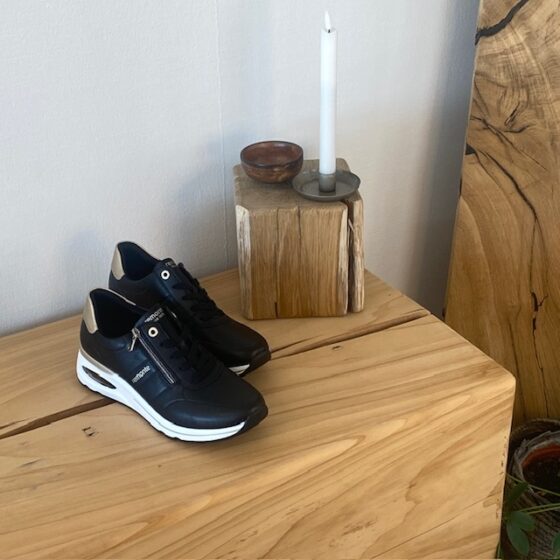 Komfortable sneakers fra Remonte med mye fotbuestøtte