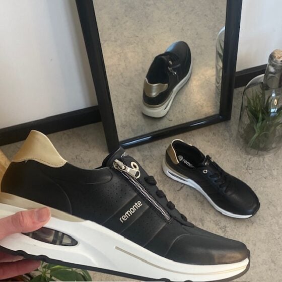 Komfortable sneakers fra Remonte med mye fotbuestøtte