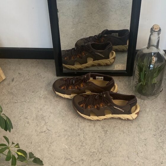 Merrell herresandal, lukket modell, god bredde.