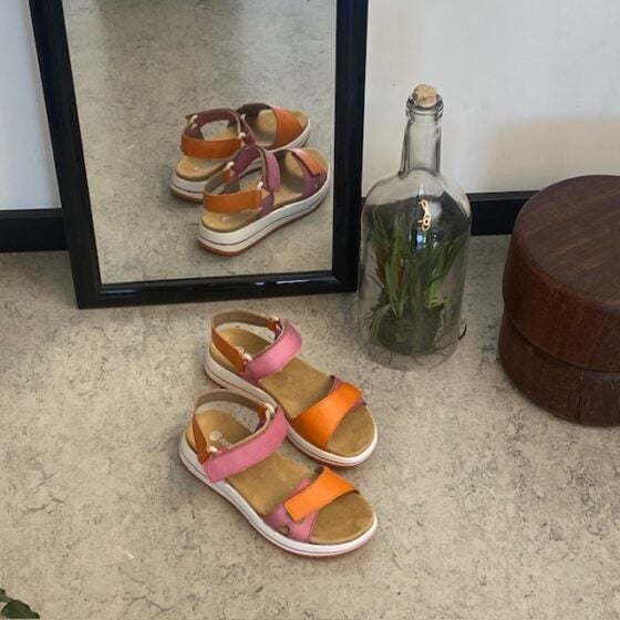 Remonte sandal med borrelåsremmer og uttakbar såle