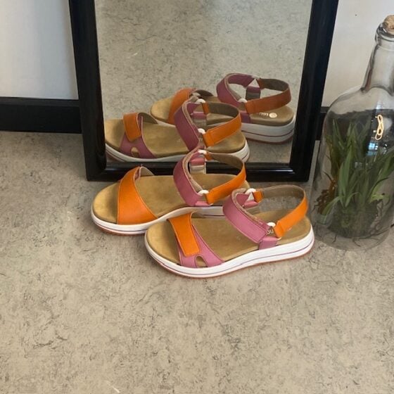 Remonte sandal med borrelåsremmer og uttakbar såle