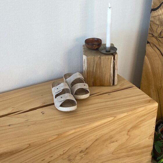 Lys slip-on sandal– enkel, myk og luftig for hverdagens mange skritt
