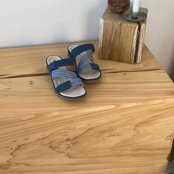 Komfort sandal med elastikk – i flott blå variant med fleksibilitet og stil