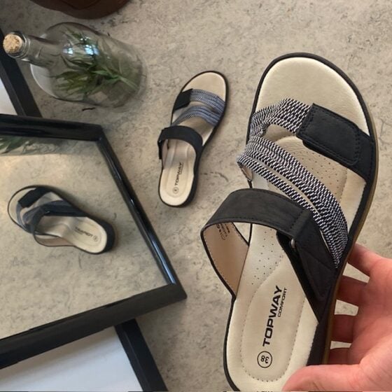 Komfortsandal med elastikkremmer – fleksibel komfort og moderne design