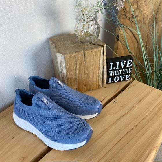 Blå slip-on sko fra Cruz med god bredde