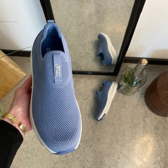 Blå slip-on sko fra Cruz med god bredde