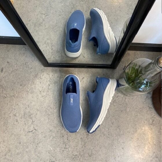 Blå slip-on sko fra Cruz med god bredde