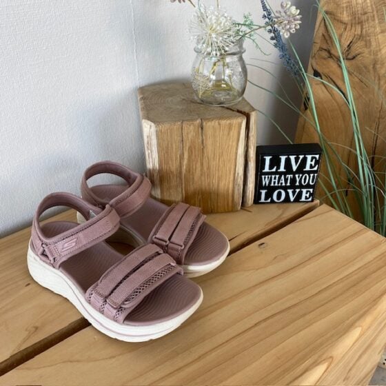 Rosa Skechers Max Cushioning Elite 2.0 Sandal med god fotbuestøtte