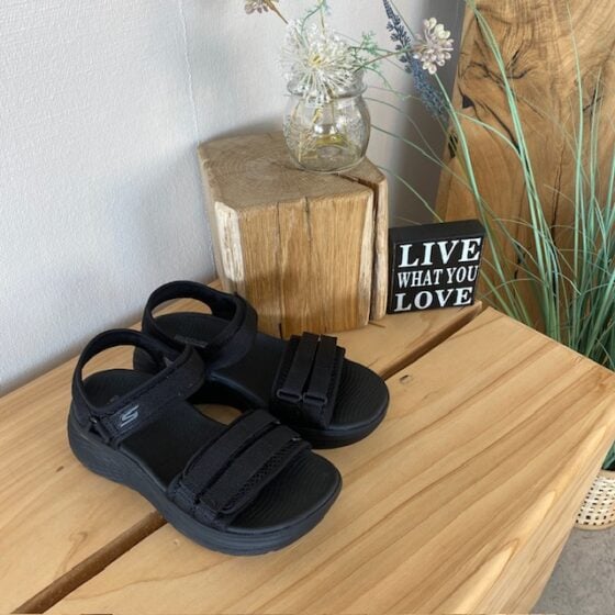Svart Skechers Max Cushioning Elite 2.0 Sandal med god bue støtte