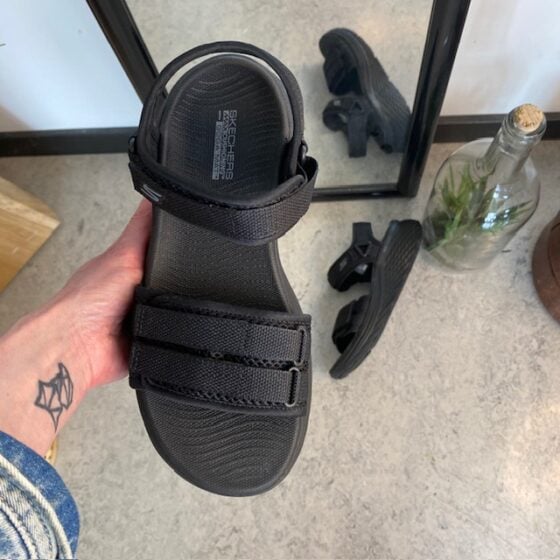 Svart Skechers Max Cushioning Elite 2.0 Sandal med god bue støtte