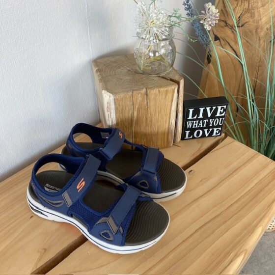 Marineblå Skechers herresandal med fotbuestøtte