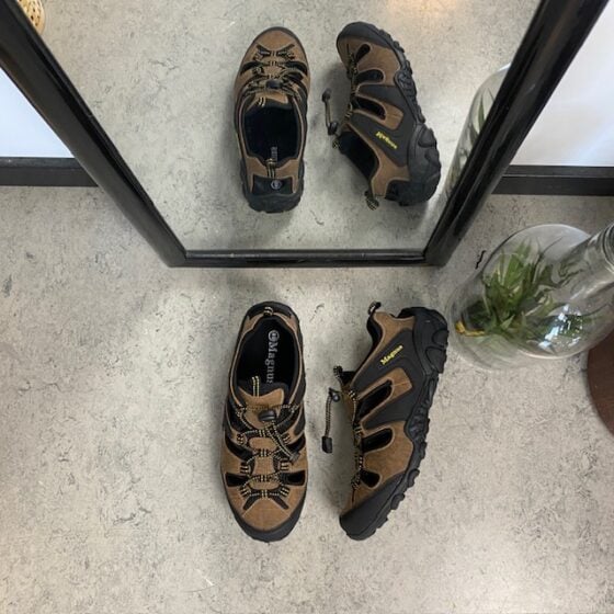 Utendørs sandal til menn i brun