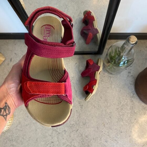 Rød Corsica sandal fra Green Comfort med god bue støtte