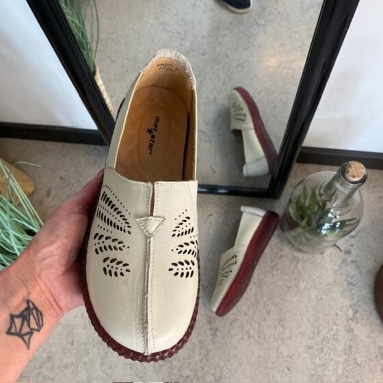 Beige ballerina i skinn