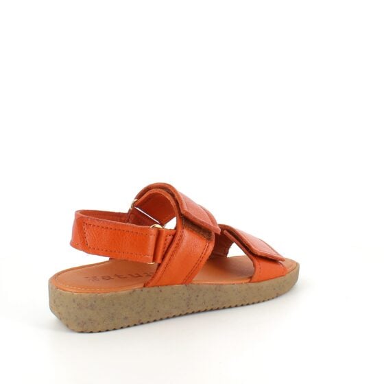 Nature sandal i brunt skinn med lyse såler