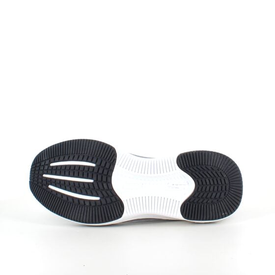 Sort slip-ons sko fra Skechers med elastisk snøring