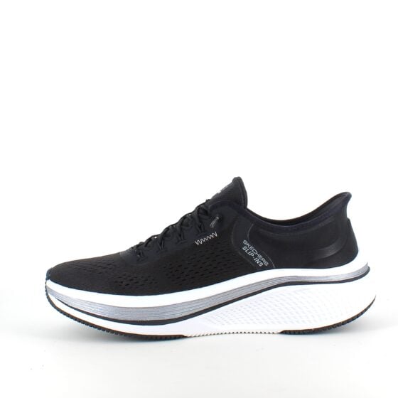 Sort slip-ons sko fra Skechers med elastisk snøring