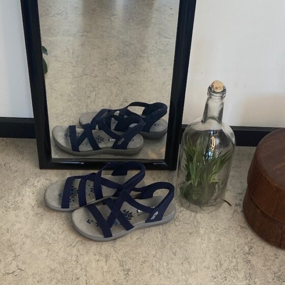 Marineblå Skechers Slip-Ins sandal med elastiske remmer