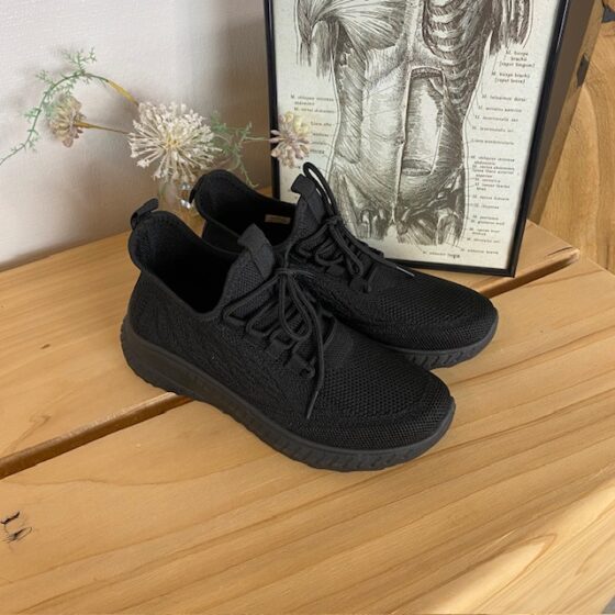 Lettvekts svart slip-on sko