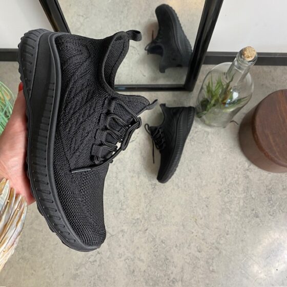 Lettvekts svart slip-on sko