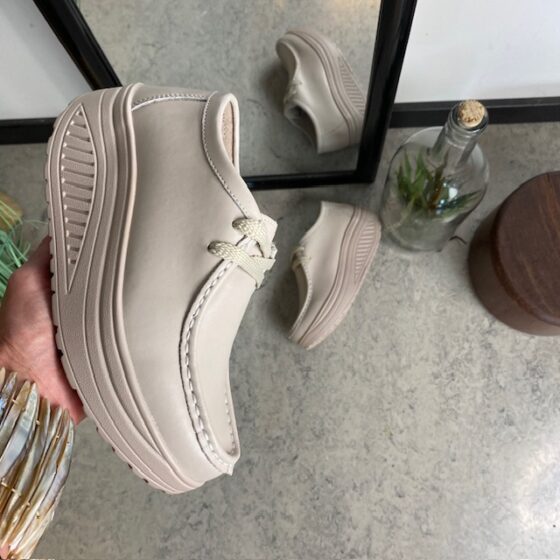 Beige skinnsko med rullesåle og buestøtte