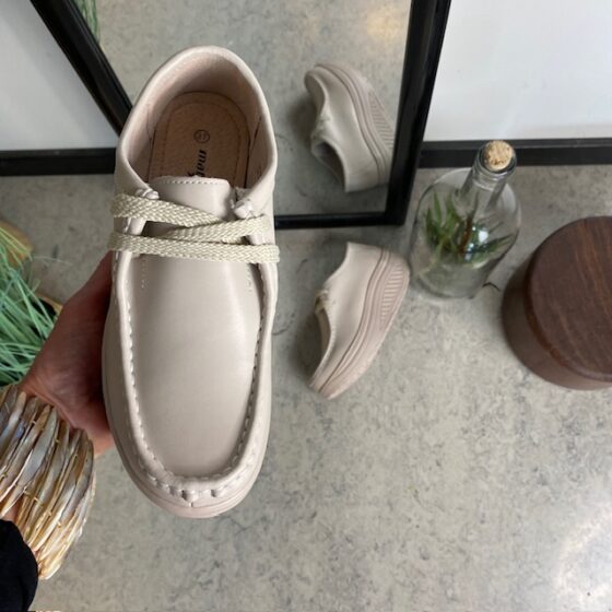Beige skinnsko med rullesåle og buestøtte