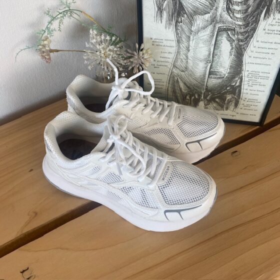 Woden lette sneakers med god svangstøtte