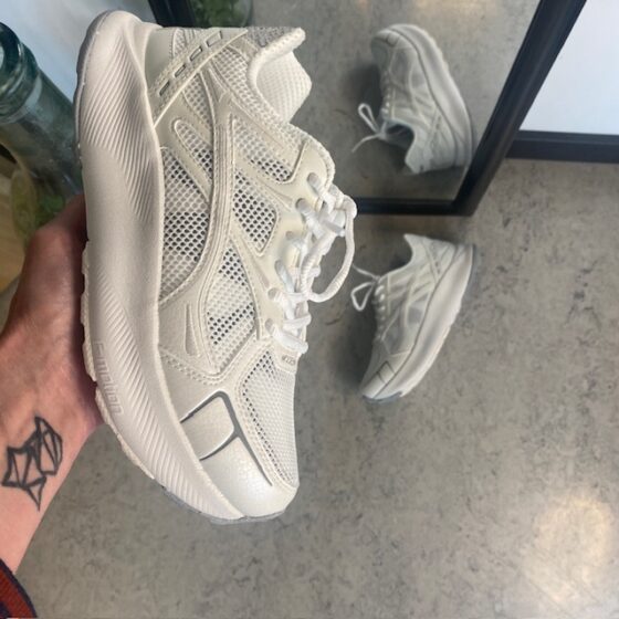 Woden lette sneakers med god svangstøtte
