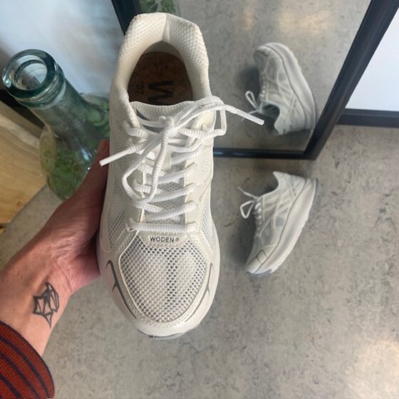 Woden lette sneakers med god svangstøtte