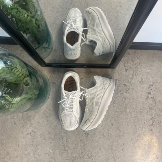 Woden lette sneakers med god svangstøtte