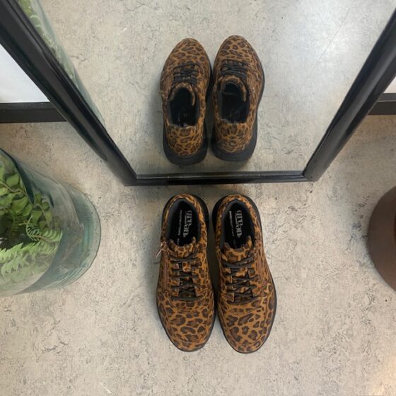 Green Comfort sko med leopardmønster og dobbel lukking