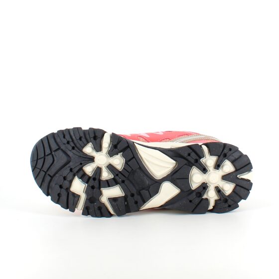 Fleksible lakserosa sneakers med elastiske skolisser.