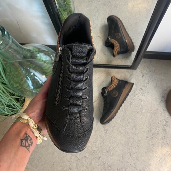 Rieker Step-in støvel med flotte detaljer