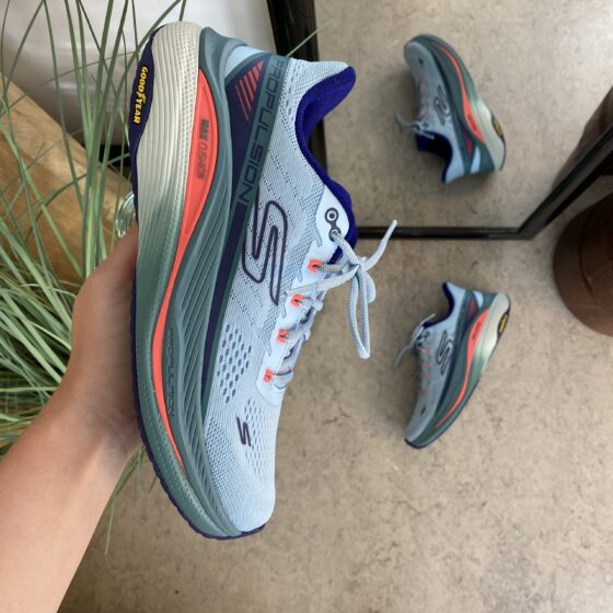 Pustende MaxChusion sko fra Skechers