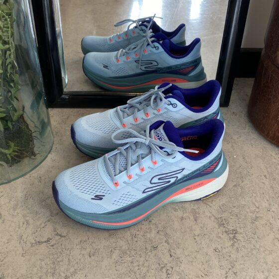 Pustende MaxChusion sko fra Skechers