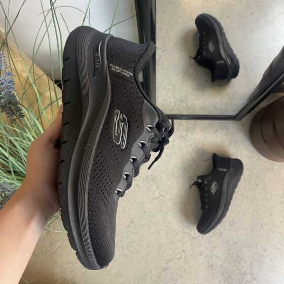 Skechers slip-ins til herre med fotbuestøtte