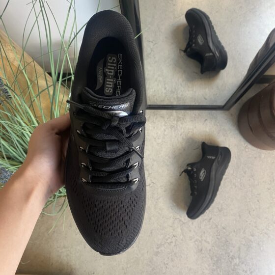 Skechers slip-ins til herre med fotbuestøtte
