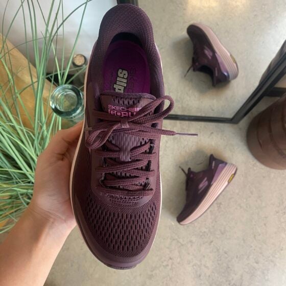 Lilla Skechers slip-in med MaxChusion såle