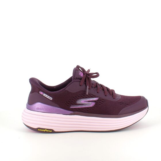 Lilla Skechers slip-in med MaxChusion såle